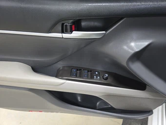2023 Toyota Camry LE - miniatura 9