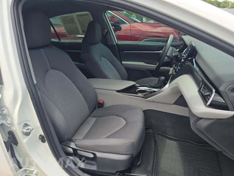 2023 Toyota Camry LE - miniatura 18