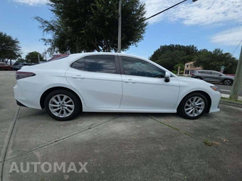 2023 Toyota Camry LE - miniatura 4