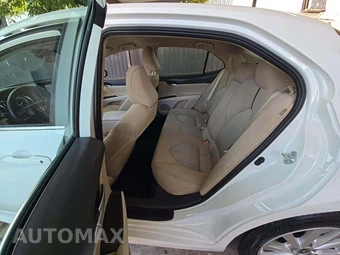 2023 Toyota Camry LE - miniatura 10