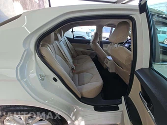 2023 Toyota Camry LE - miniatura 13