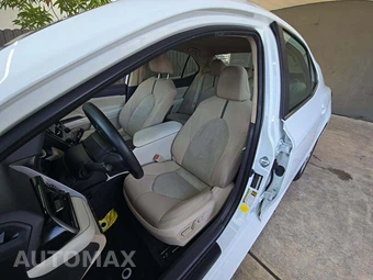 2023 Toyota Camry LE - miniatura 3