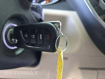 2023 Toyota Camry LE - miniatura 5