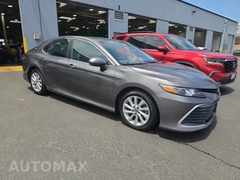 2023 Toyota Camry LE - miniatura 3