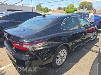 2023 Toyota Camry LE - miniatura 3
