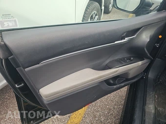 2023 Toyota Camry LE - miniatura 9