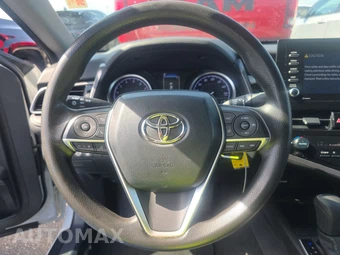 2023 Toyota Camry LE - miniatura 10