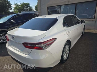 2023 Toyota Camry LE - miniatura 3