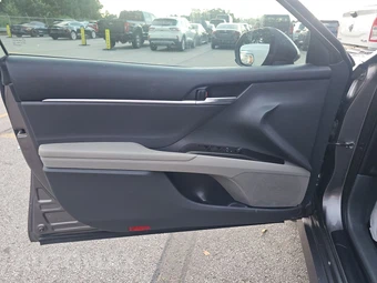 2023 Toyota Camry LE - miniatura 9