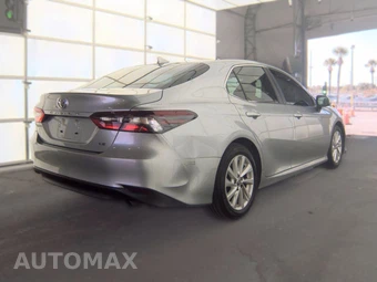 2023 Toyota Camry LE - miniatura 4