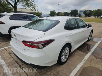 2023 Toyota Camry LE - miniatura 3