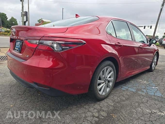 2023 Toyota Camry LE - miniatura 3