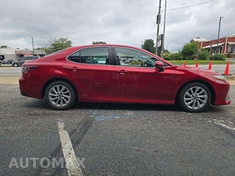 2023 Toyota Camry LE - miniatura 4