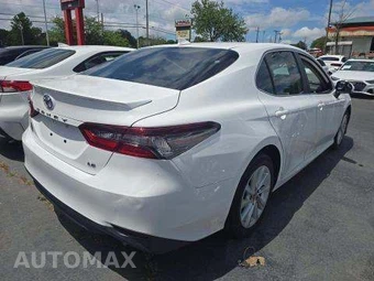 2023 Toyota Camry LE - miniatura 3
