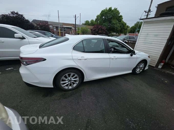 2023 Toyota Camry LE - miniatura 3