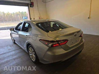 2023 Toyota Camry LE - miniatura 3