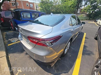 2023 Toyota Camry LE - miniatura 3