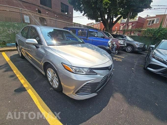 2023 Toyota Camry LE - miniatura 4
