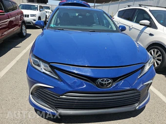 2023 Toyota Camry LE - miniatura 2