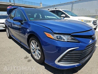 2023 Toyota Camry LE - miniatura 3
