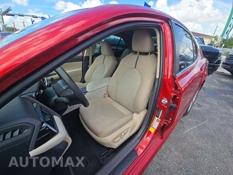 2023 Toyota Camry LE - miniatura 3