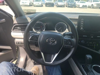 2023 Toyota Camry LE - miniatura 10