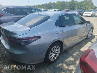 2023 Toyota Camry LE - miniatura 4