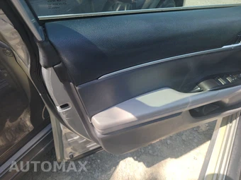 2023 Toyota Camry LE - miniatura 9