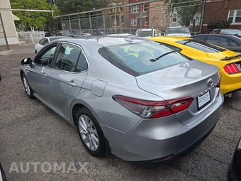 2023 Toyota Camry LE - miniatura 2