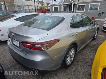 2023 Toyota Camry LE - miniatura 3