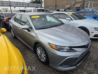 2023 Toyota Camry LE - miniatura 4