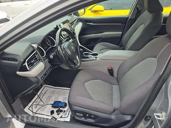 2023 Toyota Camry LE - miniatura 6