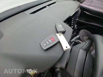 2023 Toyota Camry LE - miniatura 8