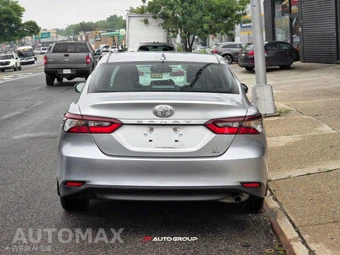 2023 Toyota Camry LE - miniatura 10