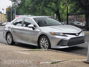 2023 Toyota Camry LE - miniatura 5