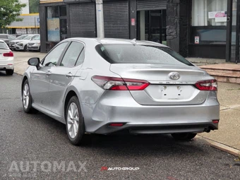 2023 Toyota Camry LE - miniatura 9