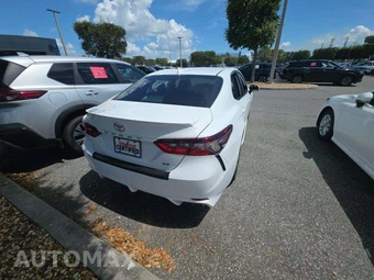 2023 Toyota Camry SE - miniatura 3