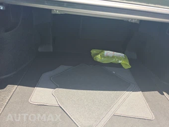 2023 Toyota Camry SE - miniatura 16