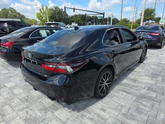2023 Toyota Camry SE - miniatura 3