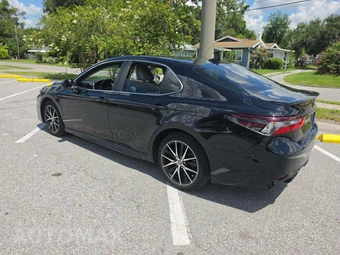 2023 Toyota Camry SE - miniatura 2