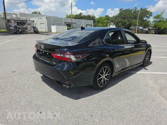 2023 Toyota Camry SE - miniatura 3