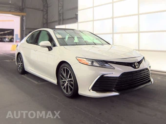 2023 Toyota Camry XLE - miniatura 3