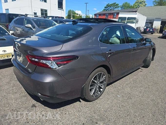 2023 Toyota Camry XLE - miniatura 3
