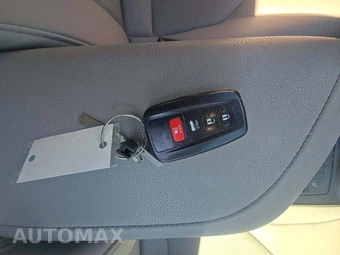 2023 Toyota Camry XLE - miniatura 8