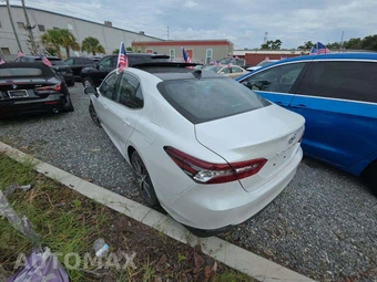 2023 Toyota Camry XLE - miniatura 2