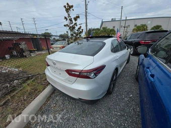 2023 Toyota Camry XLE - miniatura 3