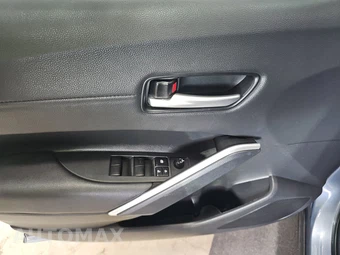 2023 Toyota Corolla Cross XLE - miniatura 9