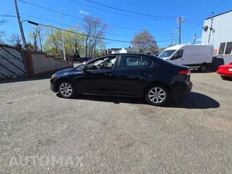 2023 Toyota Corolla LE Sedan - miniatura 3
