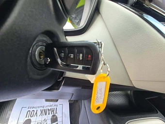 2023 Toyota Corolla LE Sedan – miniatura 5