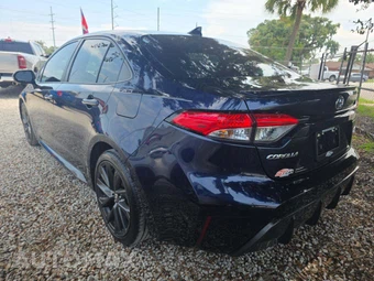 2023 Toyota Corolla SE Sedan – miniatura 2